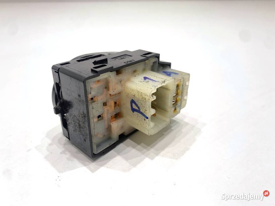 PRZEŁĄCZNIK REGULACJI LUSTEREK HYUNDAI i20 II
