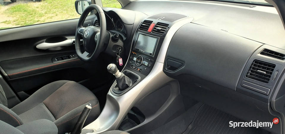 Toyota Auris 6 biegówKlimatronikLedyWebasto2 gniazdo AUX Przyszowice