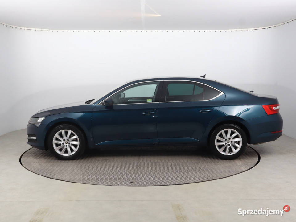 Skoda Superb 15 TSI asystent pasa ruchu dolnośląskie Bielany Wrocławskie