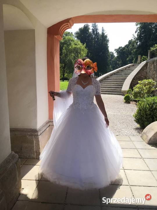 Suknia ślubna w stylu księżniczki z długim