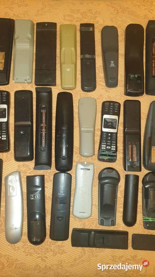 75 sztuk różnych starszych pilotów VIDEO TV Warszawa