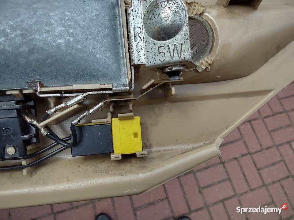 Lampka oświetlenie kabiny wnętrza BMW E38 boczna Chodzież