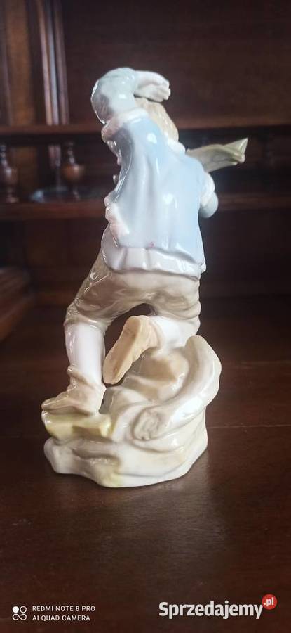 Figurka chłopca z chrustem Made in Spain Porcelana i szkło pomorskie Gdańsk