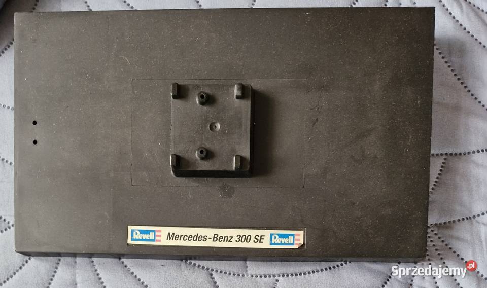 Podstawka do modelu Mercedes Revell 118