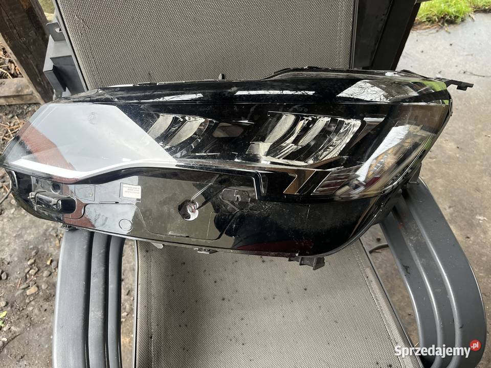 Reflektor Peugeot 3008 led 2022 osobowe