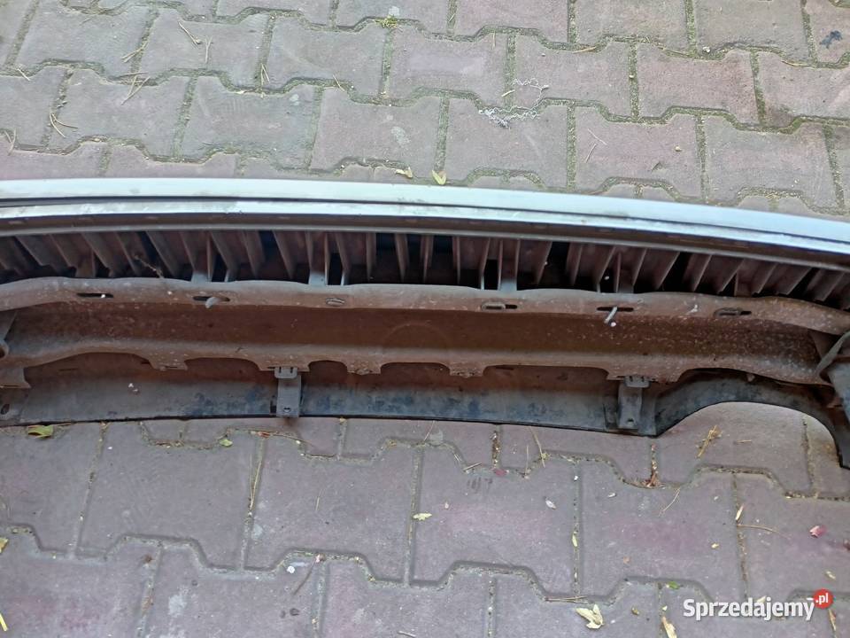 zderzak tył audi a4 B5 sedan srebrny