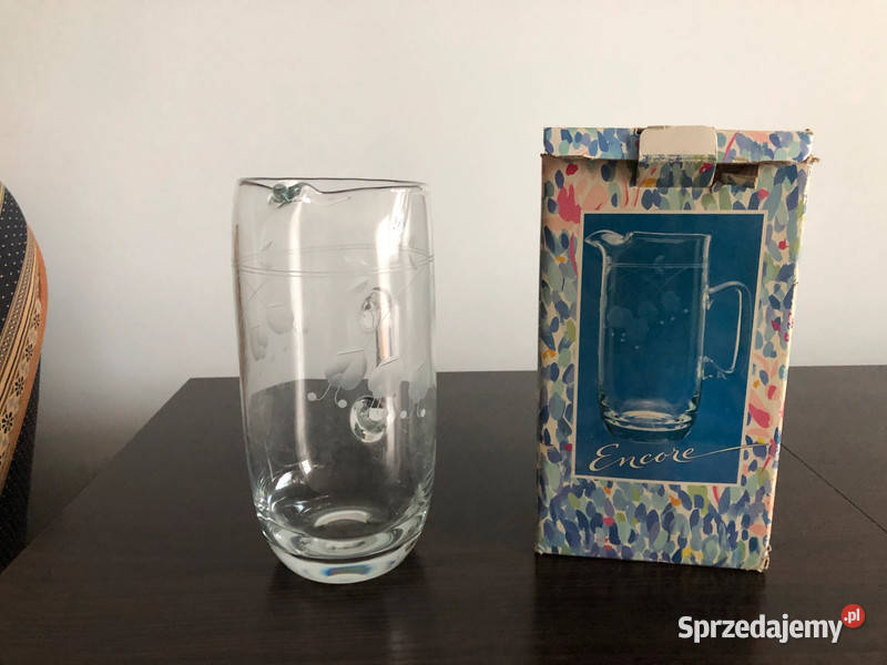 dzbanek ze szkła białego ręcznie dmuchanego Krosno