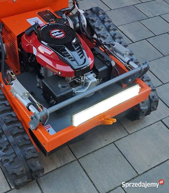 ROBOT KOSZĄCY KOSIARKA GĄSIENICOWA SPALINOWA