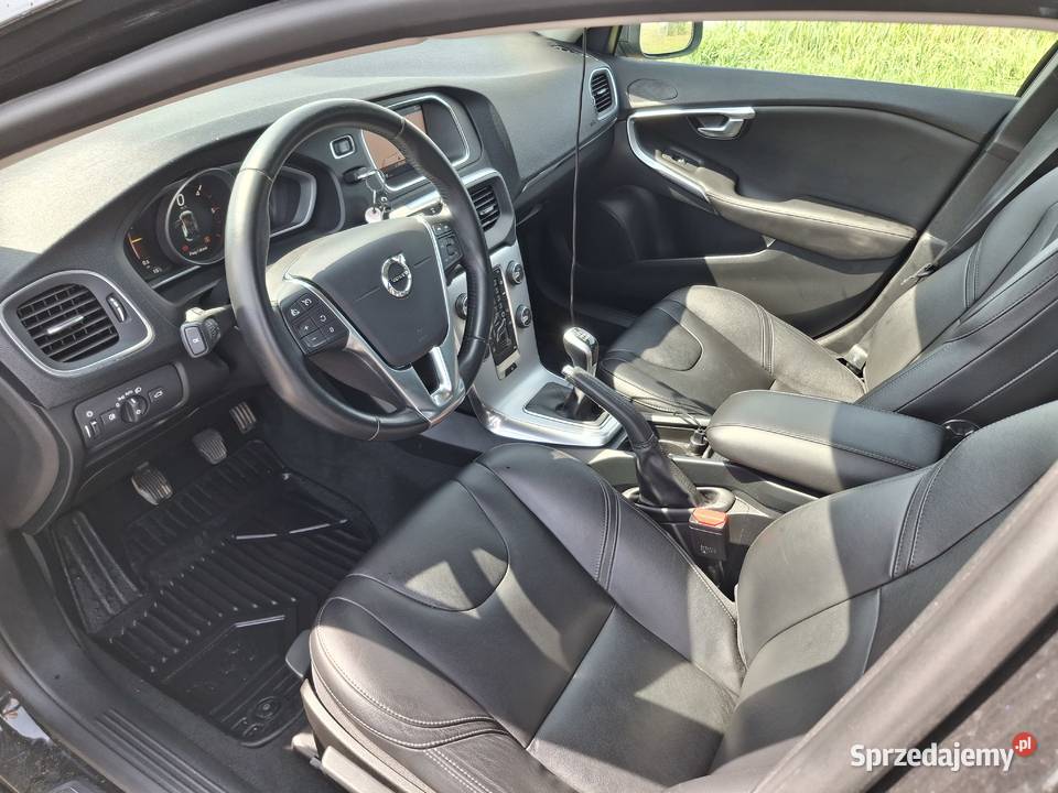 Volvo v40 2017 super stan Rok produkcji 2017 Miłosław sprzedam