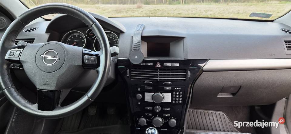 Opel Astra H GTC 16 benzyna 2010r stan Rok produkcji 2010 Warszawa