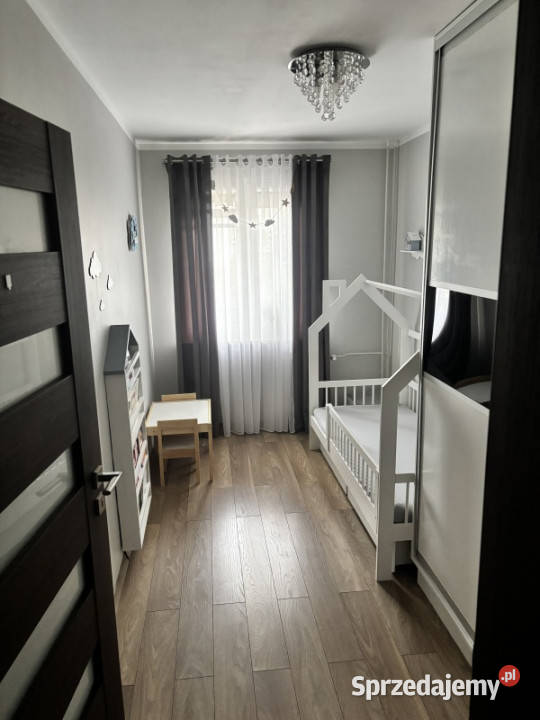 Trzypokojowe mieszkanie na 1 piętrze