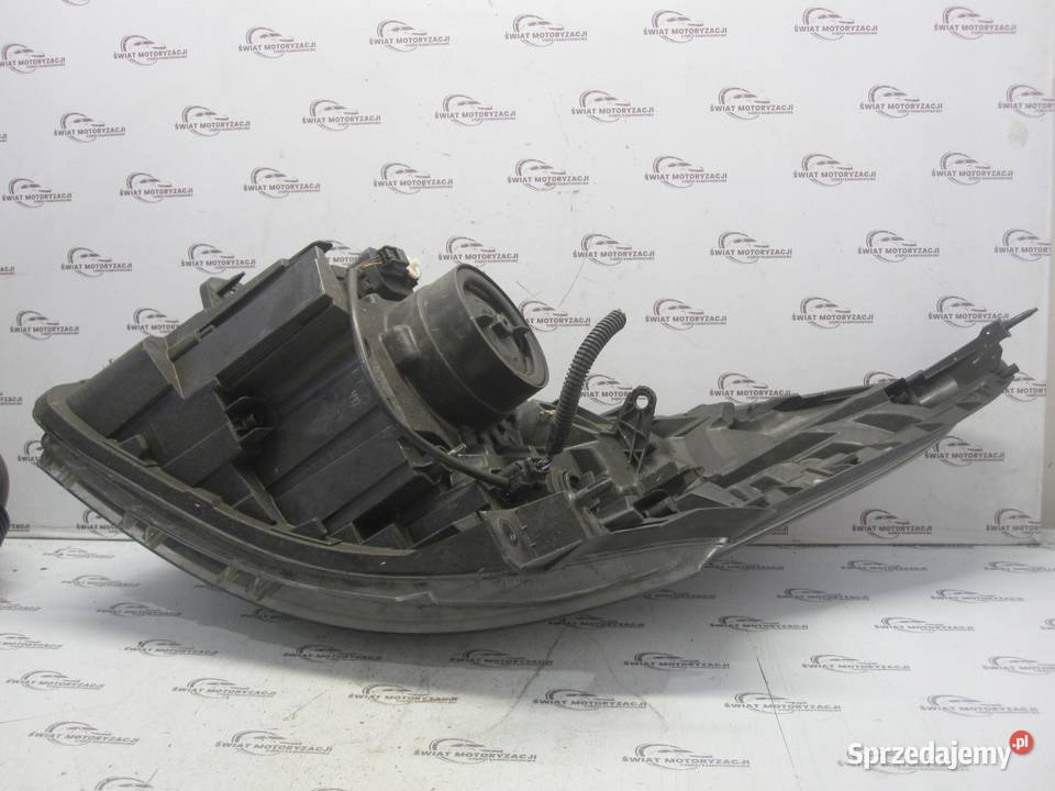 OPEL VIVARO B TRAFIC III 15r lampa prawa przód