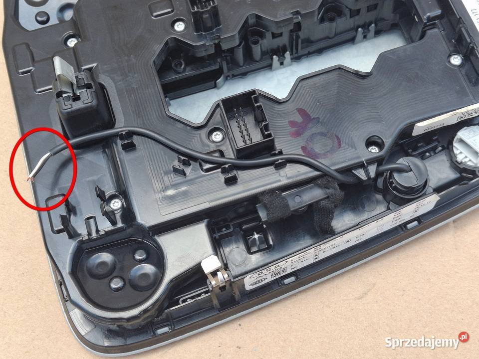 AUDI Q5 80A LAMPKA PANEL PODSUFITKI OŚWIETLENIE osobowe sprzedam