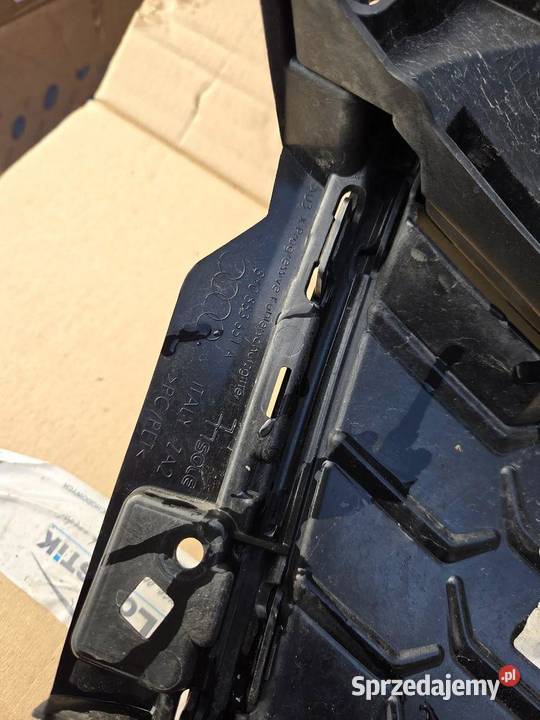 Grill Atrapa Chłodnicy Audi A3 8Y 8Y0853651A osobowe dolnośląskie