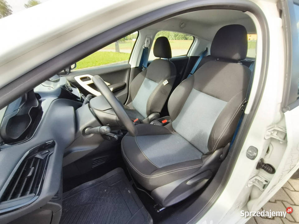 Peugeot 208 wersja like 10 benzyna 72 manualna Kęty