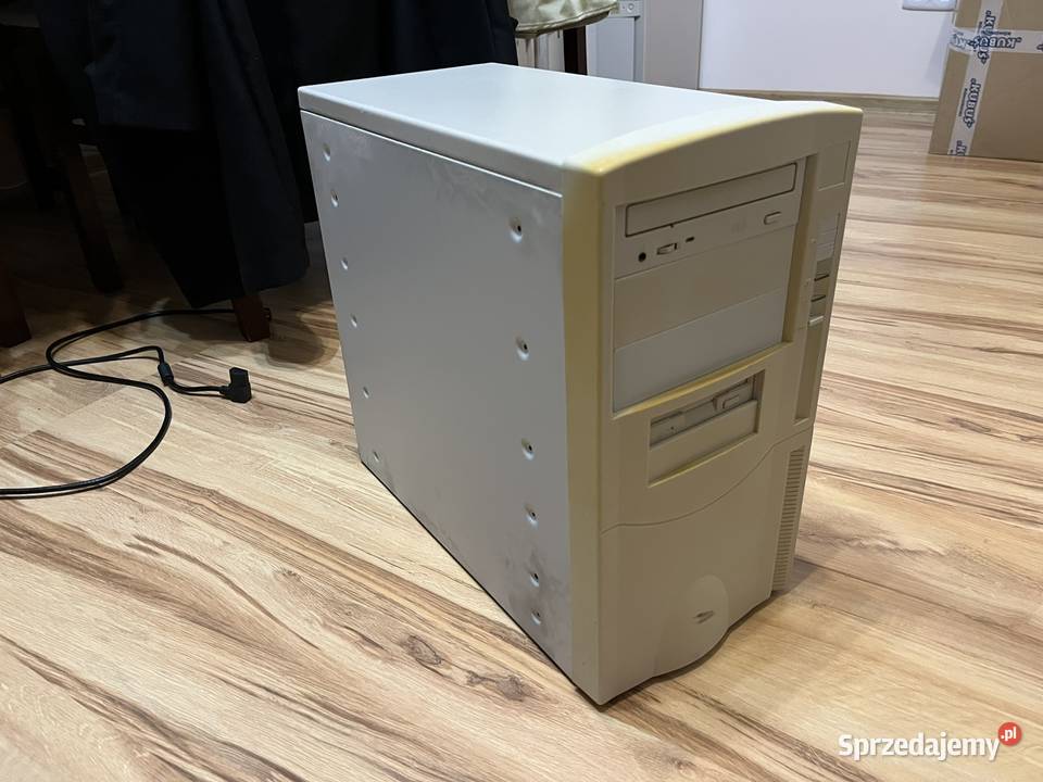 Zabytkowy komputer PC AT Pentium 200MHz