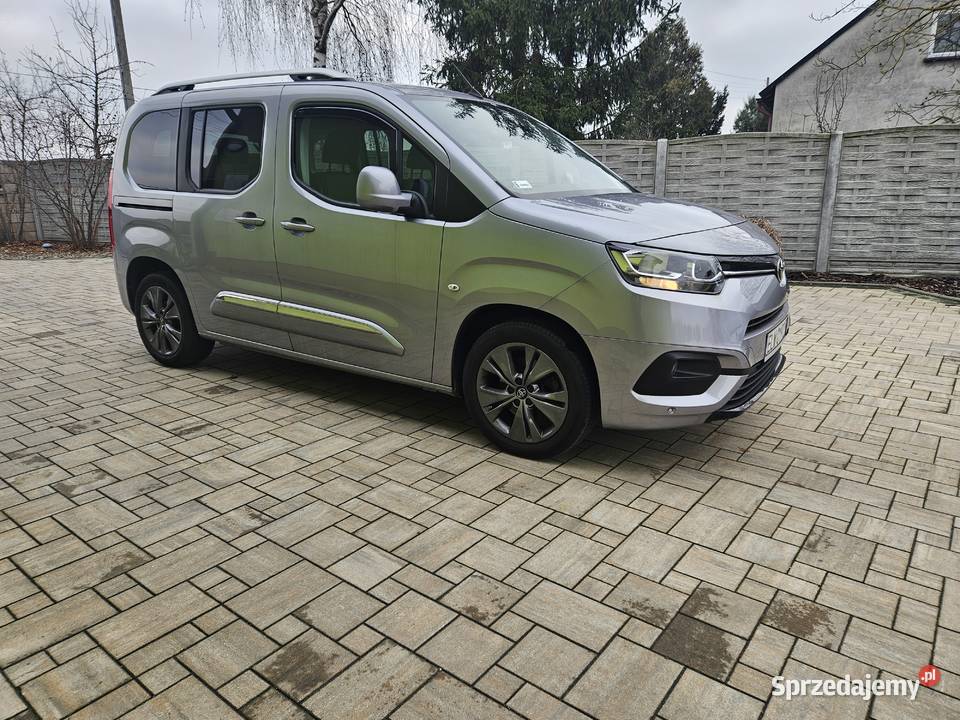 Toyota Proace City Verso Family 15 130 salon Dobra