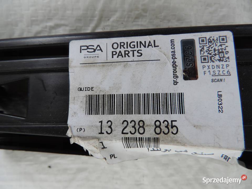 OPEL INSIGNIA A HB ŚLIZG TYLNY ZDERZAKA 4 osobowe