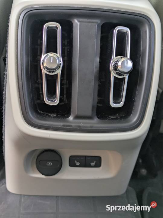 Volvo XC40 Plus B5 super stan mały przebieg bluetooth świętokrzyskie Pliskowola