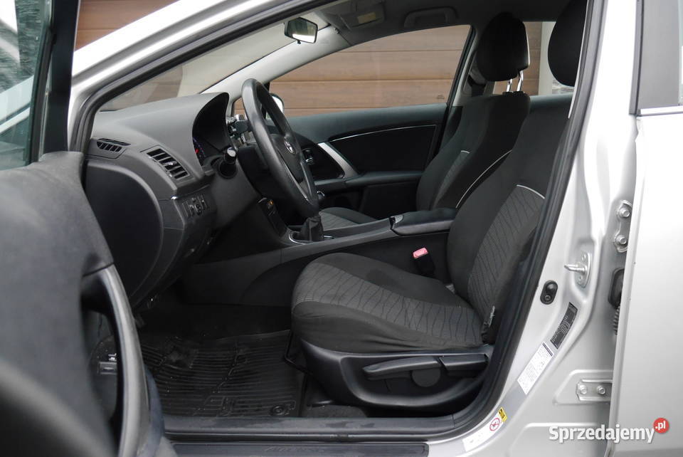 Toyota Avensis 2012 Polski salon 16 benzyna małopolskie sprzedam