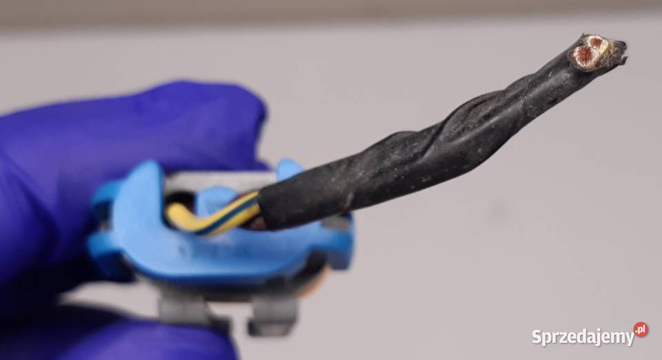 ORYGINALNA KOSTKA WTYCZKA BMW 1382189 osobowe Układ elektryczny