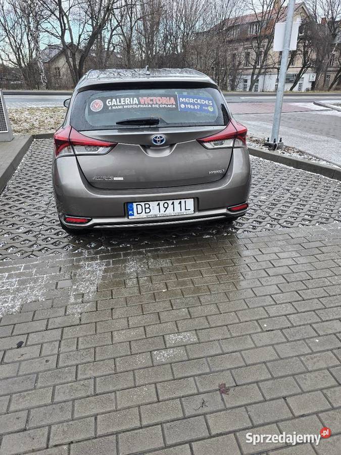 Sprzedam używaną Toyota Auris hybryd Wałbrzych sprzedam