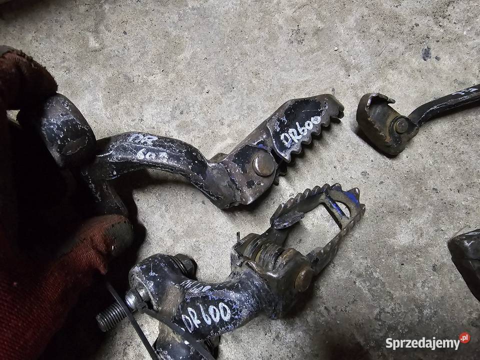 Suzuki DR 600 650 sety podnóżki kierowcy prawy Jelenia Góra