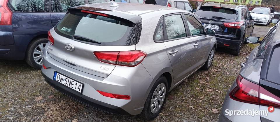 Hyundai i30 15 DPI Classic srebrny sprzedam