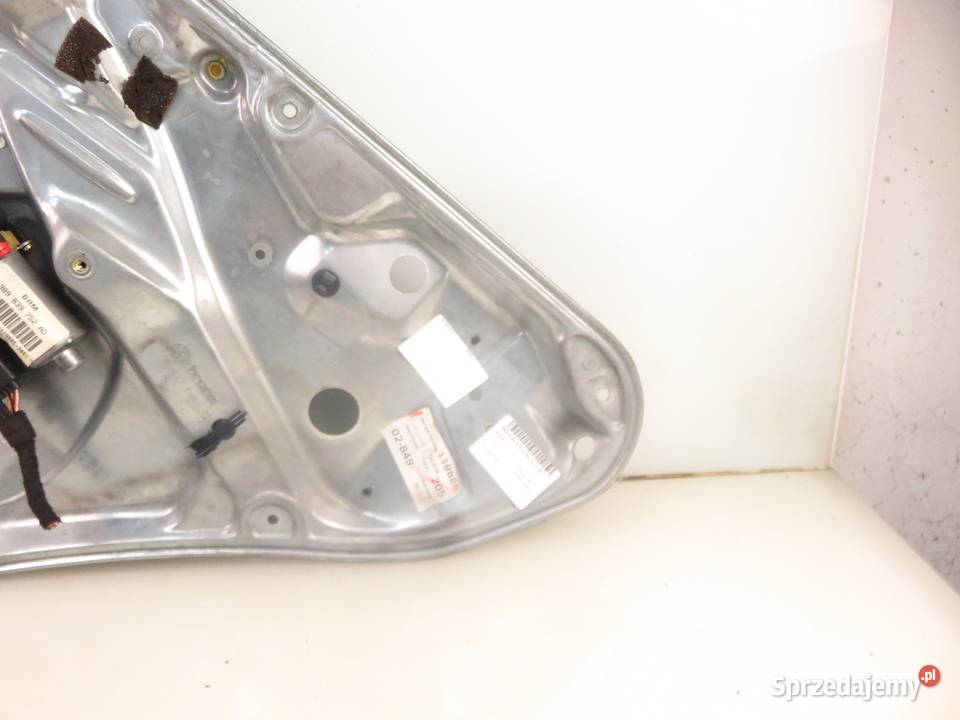 PODNOŚNIK SZYBY PRAWY TYLNY VW PASSAT B5 Variant