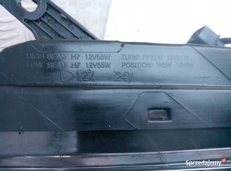 Renault Koleos I 2011 Przód strona prawa Lampa Lampy przednie Barłogi