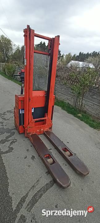 Paleciak Wózek paletowy z masztem Magazynowanie Łaziska