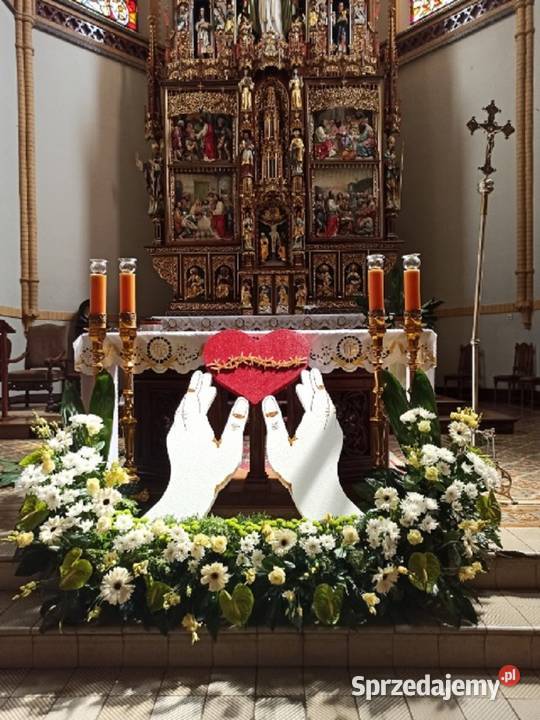 Dłonie z sercem dekoracja ołtarz wieniec