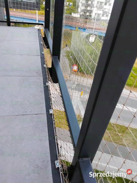 Założenie siatki na balkon przeciw gołębiom Warszawa