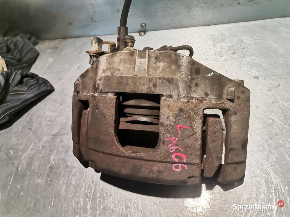 ZACISK 973 LEWY PRZÓD AUDI A4 B6 A6 C5 LIFT POD