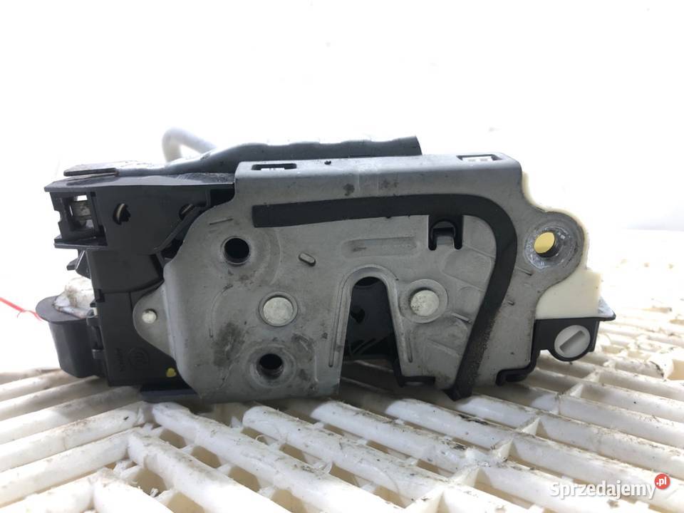 ZAMEK DRZWI LEWY TYŁ VW PASSAT B8 Kombi