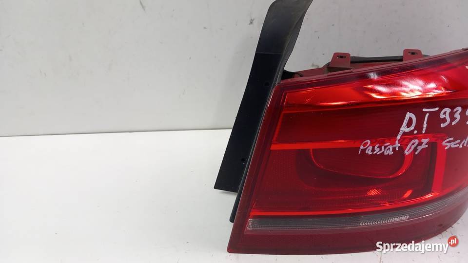 VW PASSAT B7 SEDAN LAMPA TYŁ PRAWA Zbierkowo