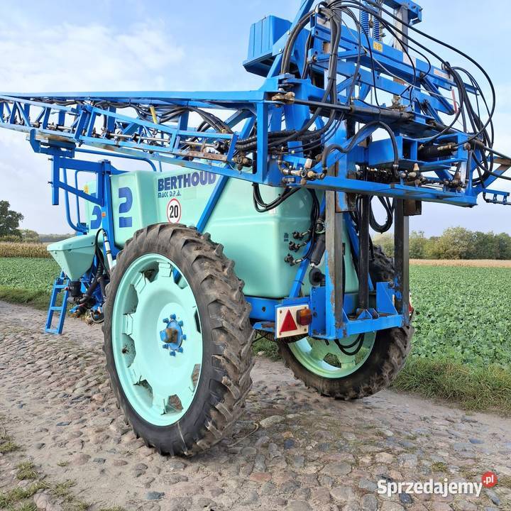 Opryskiwacz Berthoud Mack 3200l 282724m 7 sekcji Strzelno