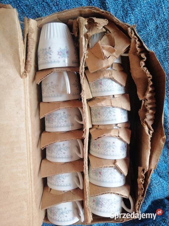 zestaw 12 filiżanek do kawy porcelanowych z Legnica