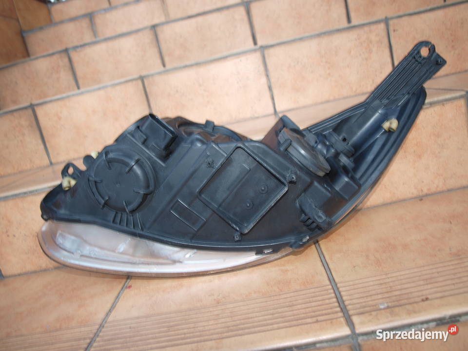 Ford Focus Mk3 lampa prawa przód zwykła 2011 Kalisz
