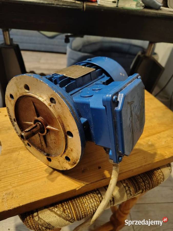 Silnik 3 fazy 055 kw wałek 15mm Pozostałe Białystok