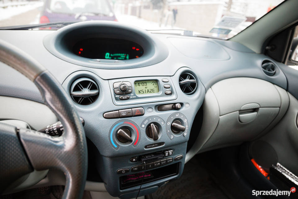 Toyota Yaris czarna perła czarny Poznań