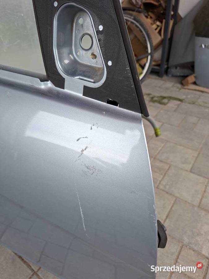 Przednie prawe drzwii do mercedesa w169 łódzkie Starowa Góra