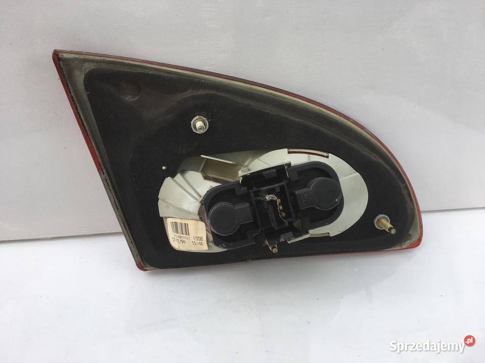 TOYOTA AVENSIS T22 LEWA LAMPA W KLAPĘ