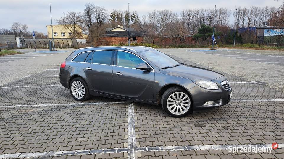 Opel insignia A 20 cosmo bogate wyposażenie stan Korytów