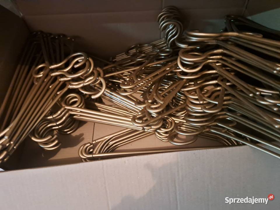 Wyposażenia butiku odzieżowegomanekiny regały Kęty