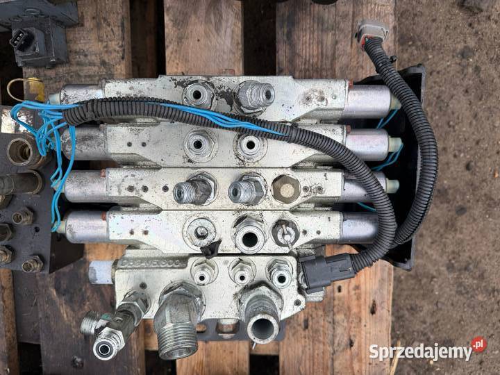 Rozdzielacz hydrauliczny czterosekcyjny HYSTER Antonie