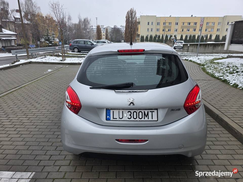 Peugeot 208 14 z klimatyzacja sprzedam