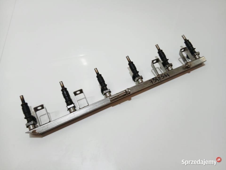 LISTWA WTRYSKOWA WTRYSKI BMW E60 E61 7542544 osobowe Strzyżewice sprzedam