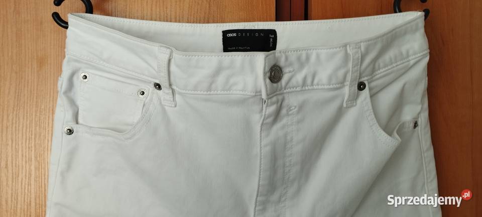 spodnie ASOS DESIGN Tall Białe elastyczne jeansy Zamość