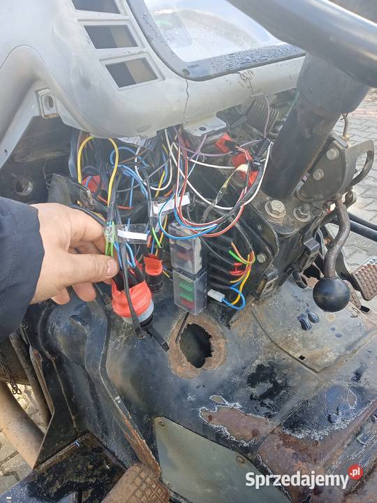 Odbudowa spalonej elektryki ciągniki maszyny